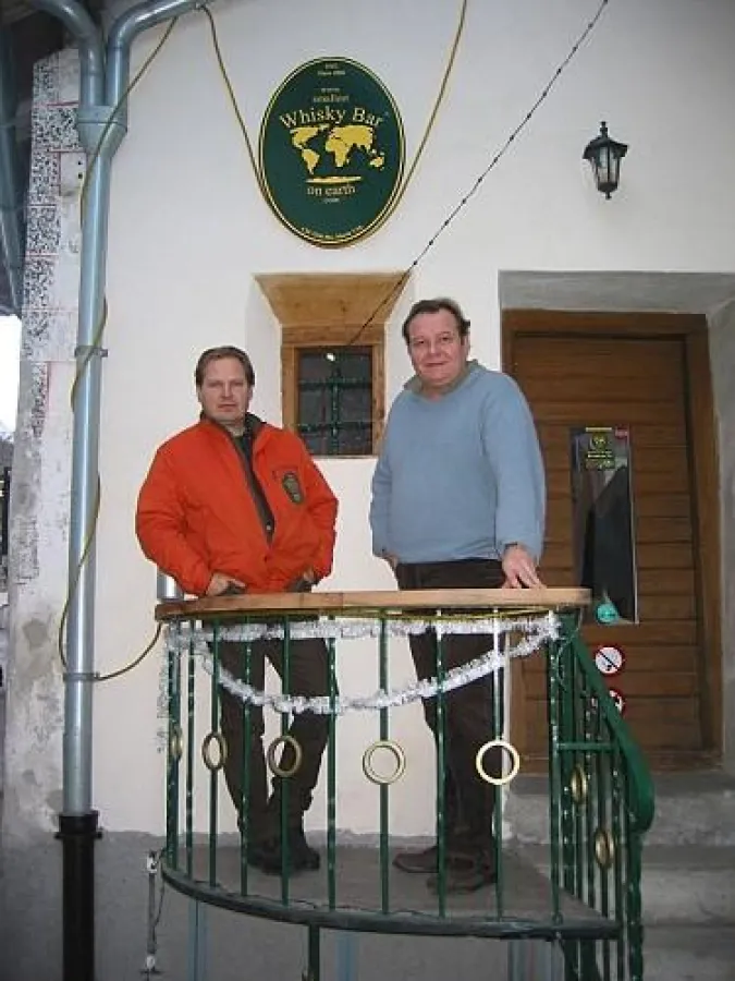 von links: Firmengründer Gunter Sommer mit Andrea Caminneci, Inhaber von Wine & Spirit Partner