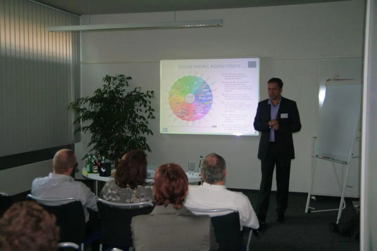 Jörn Steinhauer, Vorstandsvorsitzender kit e.V. entführte beim kitEvent ins Reich des Social Media. (Foto: Sabine Roth)