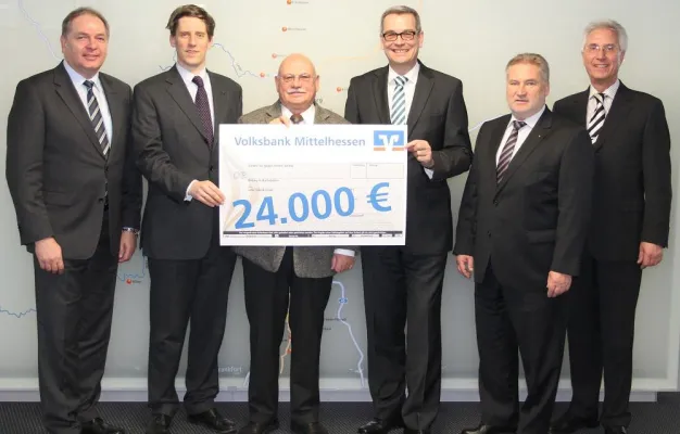 Bild: Volksbank Mittelhessen spendet 24.000 Euro für Hospizzimmer