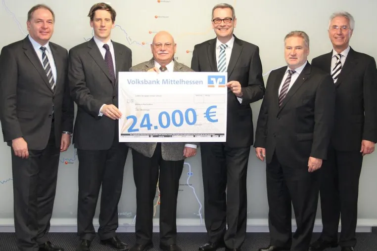 Bild: Volksbank Mittelhessen spendet 24.000 Euro für Hospizzimmer