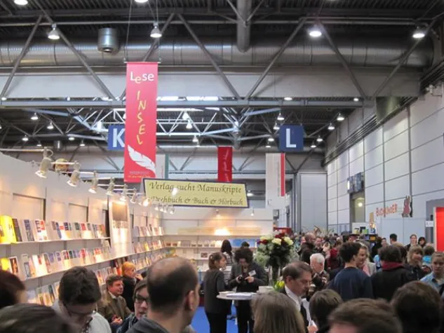 Bild: Bücher der Frankfurter Verlagsgruppe AG in der Schulbibliothek