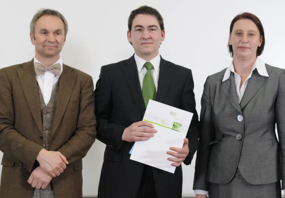 Prof. Dr. Hubert Dechant von der Fachhochschule Schmalkalden und Dipl.-Betriebswirtin Ulrike Hanisch, Vorstand des CAMPUS INSTITUT, bei der feierlichen Verabschiedung von Tobias Strack.