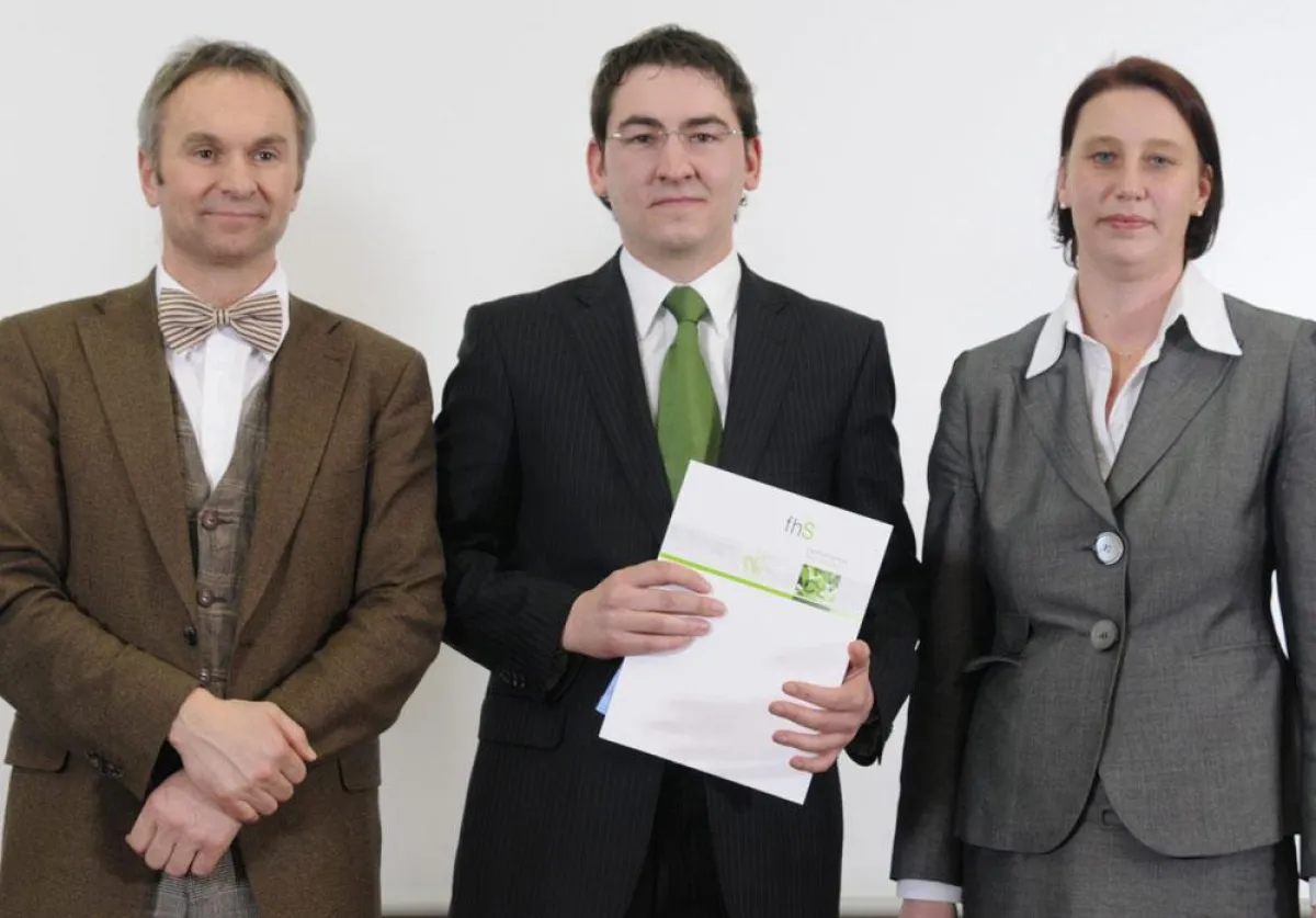 Prof. Dr. Hubert Dechant von der Fachhochschule Schmalkalden und Dipl.-Betriebswirtin Ulrike Hanisch, Vorstand des CAMPUS INSTITUT, bei der feierlichen Verabschiedung von Tobias Strack.