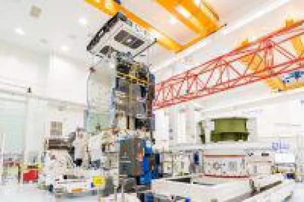 Bild: Nutzlast und voll-elektrischer Antrieb des Eutelsat-Satelliten KONNECT erfolgreich miteinander verbunden