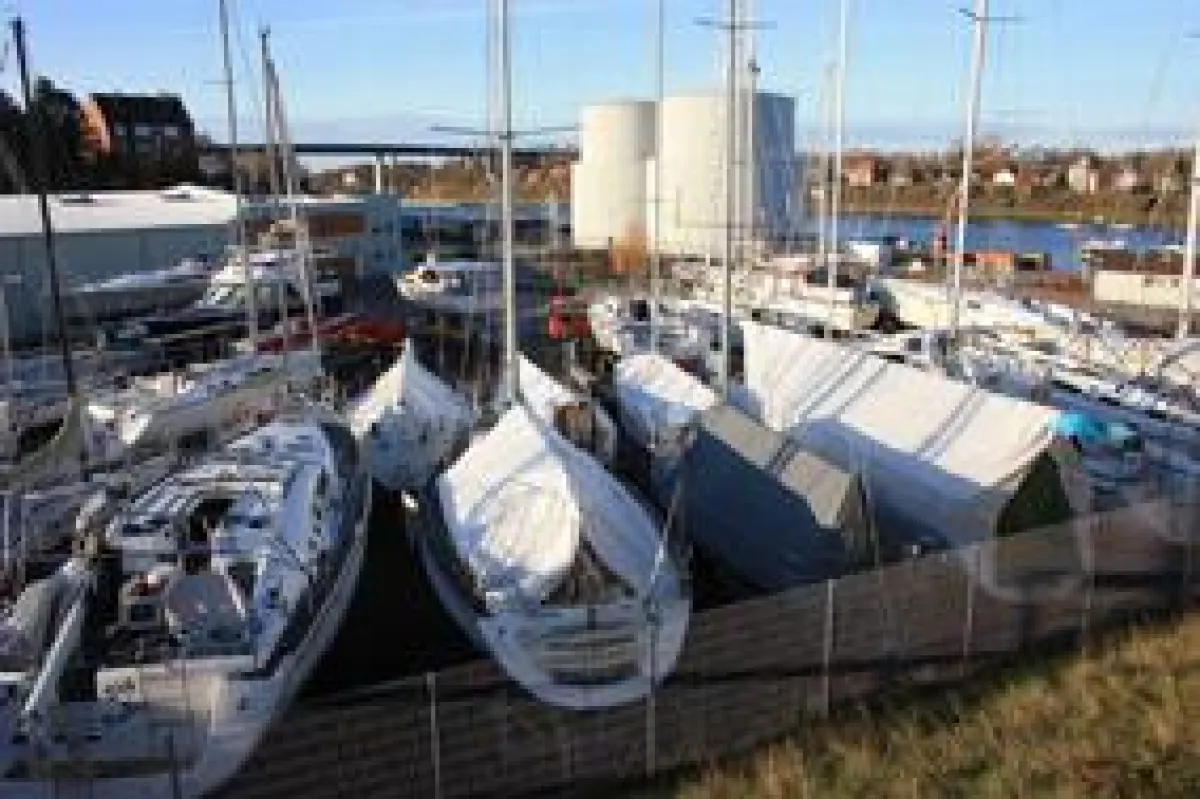 Winterlager der Yachtwerft Dick
