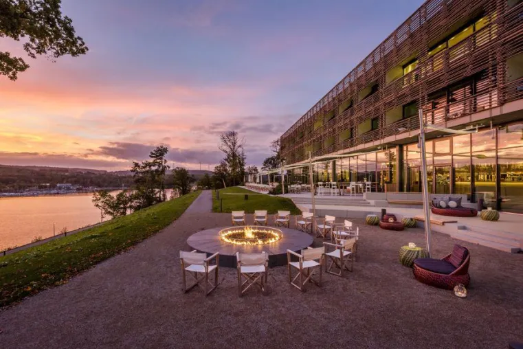 Bild: Die Seezeitlodge Hotel & Spa ist ein natürlicher Kraftort
