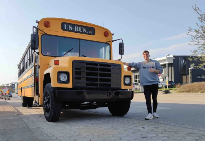 Bild: Alles klappt – auch in XXL: ACE Industriegasfedern für mehr Komfort und Kraft in ehemaligem US-Schulbus