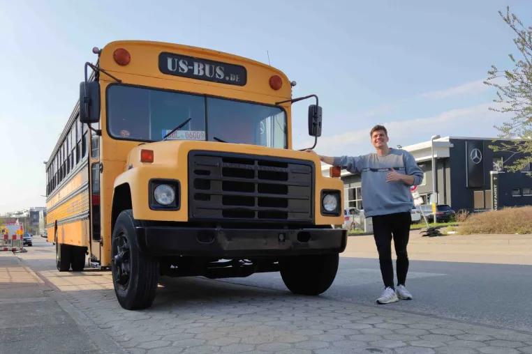 Alles klappt – auch in XXL: ACE Industriegasfedern für mehr Komfort und Kraft in ehemaligem US-Schulbus Bild: Alles klappt – auch in XXL: ACE Industriegasfedern für mehr Komfort und Kraft in ehemaligem US-Schulbus