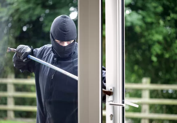 Bild: Höhere Einbruchszahlen in der Urlaubszeit: Zuverlässiger Einbruchschutz jetzt besonders wichtig