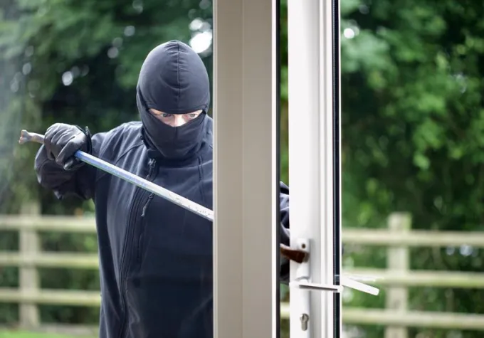 Bild: Höhere Einbruchszahlen in der Urlaubszeit: Zuverlässiger Einbruchschutz jetzt besonders wichtig