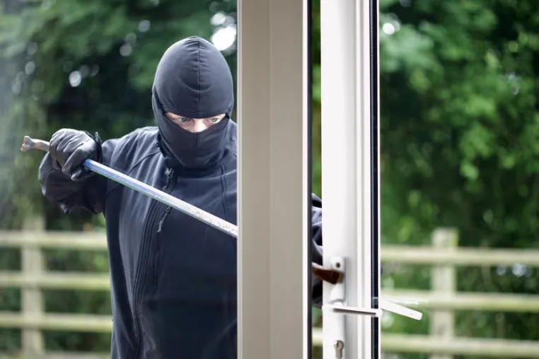 Bild: Höhere Einbruchszahlen in der Urlaubszeit: Zuverlässiger Einbruchschutz jetzt besonders wichtig