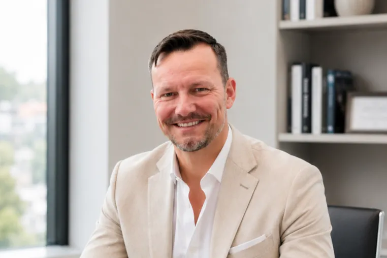 Vom Webcoder zum Geschäftsführer: Jan Rolfsmeyer und die Digitalagentur Signo Media Bild: Vom Webcoder zum Geschäftsführer: Jan Rolfsmeyer und die Digitalagentur Signo Media