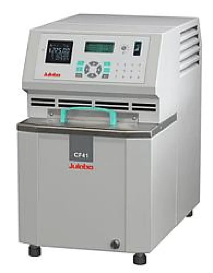 Neue, besonders kompakte Kältethermostate zur Flüssigkeitstemperierung