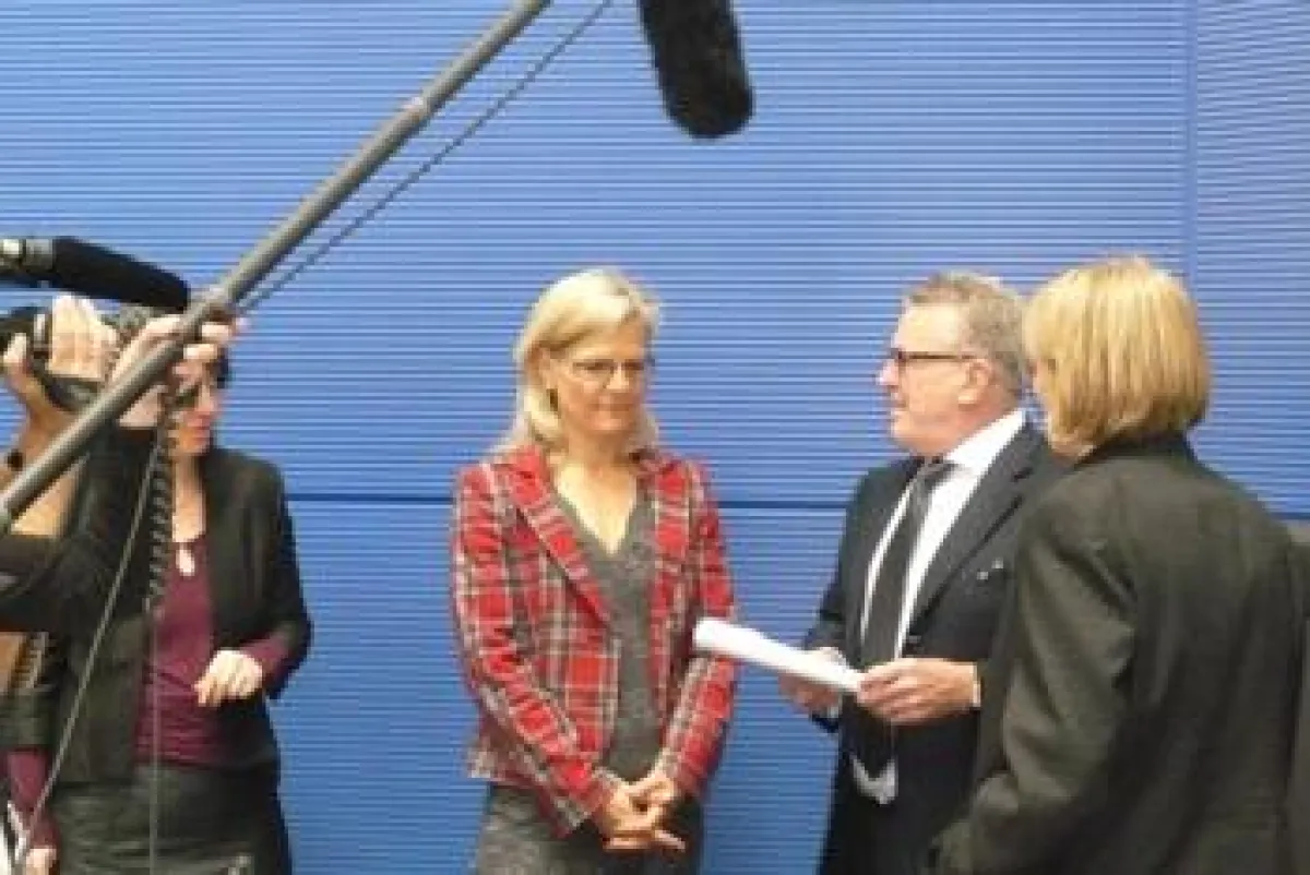 Großes Medieninteresse: EU-Unternehmensbotschafterin Dr. Karin Uphoff im Gespräch mit Thomas Sattelberger, Personalsvorstand der Deutschen Telekom, und Dr. Martine Herpers, Initiatorin der Nürnberger 