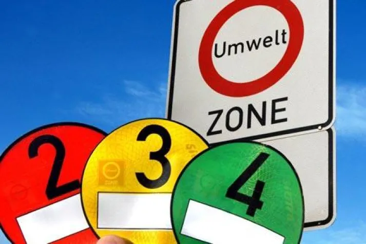 Bild: Chaos: Zwei Länder – neun Umweltplaketten