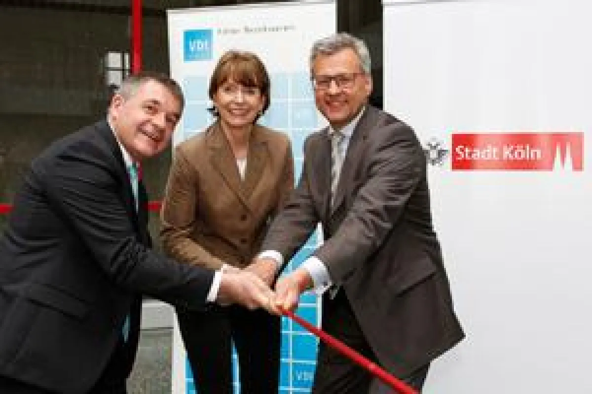 Oberbürgermeisterin Henriette Reker sowie Vorsitzender Karl-Heinz Spix (li.) und Horst Behr (re.)