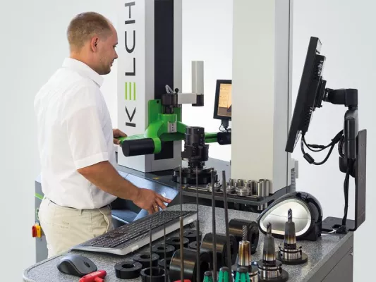 Bild: KELCH KENOVA set line V9xx-S: Systemkonzept für höchste Ansprüche / Neu gestaltetes Einstell- & Schrumpfgerät