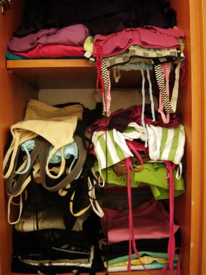 Kleiderschrank ausmisten lohnt sich - stylesucks bietet Tauschgeschaeft an_(c)_R@punseLL_everystockphoto.com