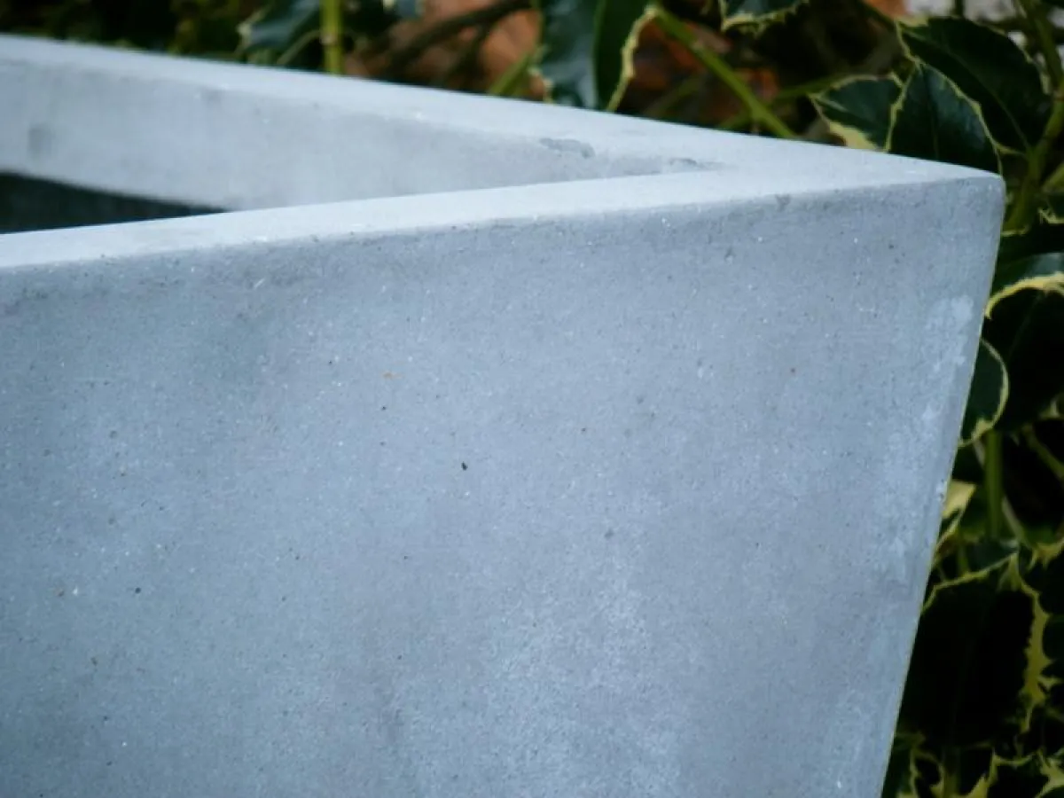 Neues Grau für schöne Pflanzkübel