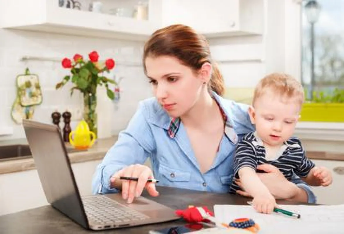 Karriereknick - ist er wegen Kindern unvermeidbar? / © alexsokolov - Fotolia.com