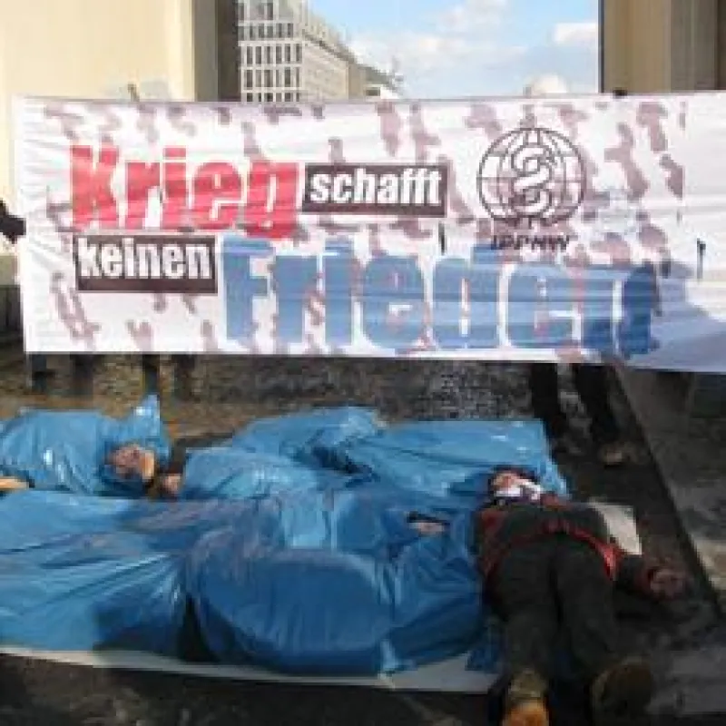 Protest-Aktion der IPPNW gegen den Afghanistan-Krieg am 20.2.2010 in Berlin
