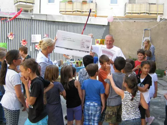 Bild: Geldsegen für Hortkinder des Internationalen Bundes (IB) in Fürth