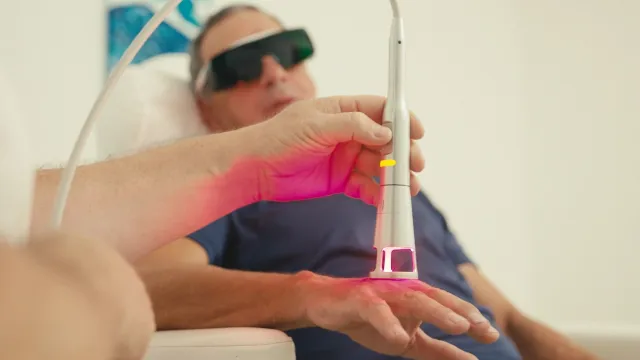 Bild: Schmerzfrei durch den Alltag: Laser- und Wundtherapie Moser setzt auf moderne Laserbehandlungen