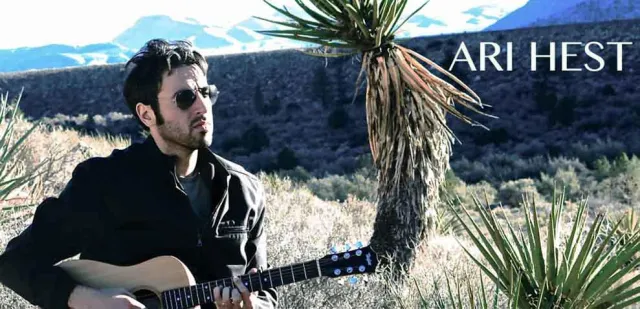 New Yorker Singer/Songwriter Ari Hest gibt ein Konzert in Cadenhead"s Tastingroom - Donnerstag, 10. April 2014 Bild: New Yorker Singer/Songwriter Ari Hest gibt ein Konzert in Cadenhead"s Tastingroom - Donnerstag, 10. April 2014