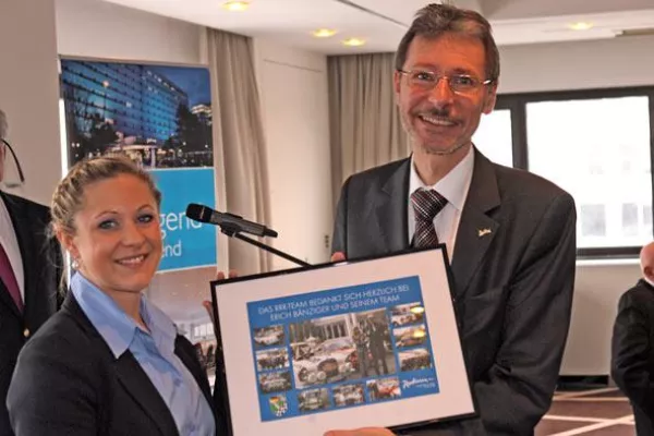 Bild: Motorsportbegeisterte im Radisson Blu Scandinavia Hotel, Düsseldorf