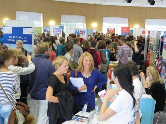 Bild: Tschüss Rheinland, hallo Welt - Kölner JugendBildungsmesse informiert über Auslandsaufenthalte