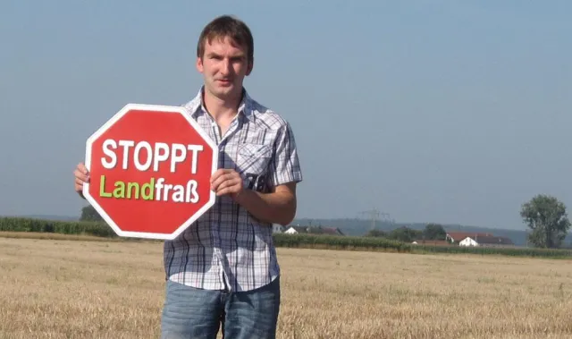 Bild: KLJB Bayern befürwortet die Aktion "Stoppt den Landfraß" des Bayerischen Bauernverbands (BBV)