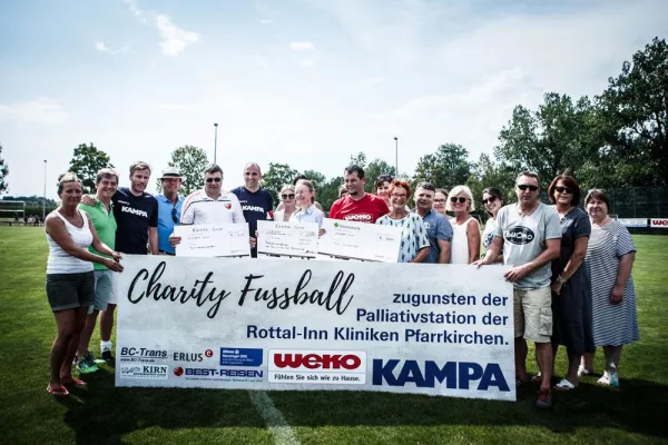 Bild: Charity-Fußballspiel unterstützt Palliativstation des Krankenhauses Pfarrkirchen