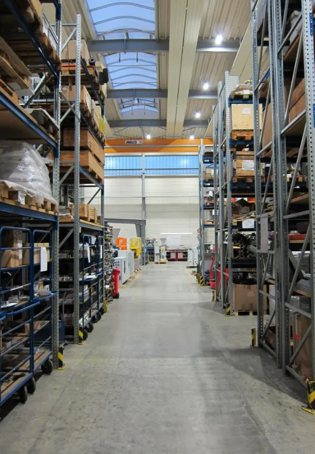 Maschinenbau mit Lagerbereich 200W LED auf 11,0 Meter Montagehöhe