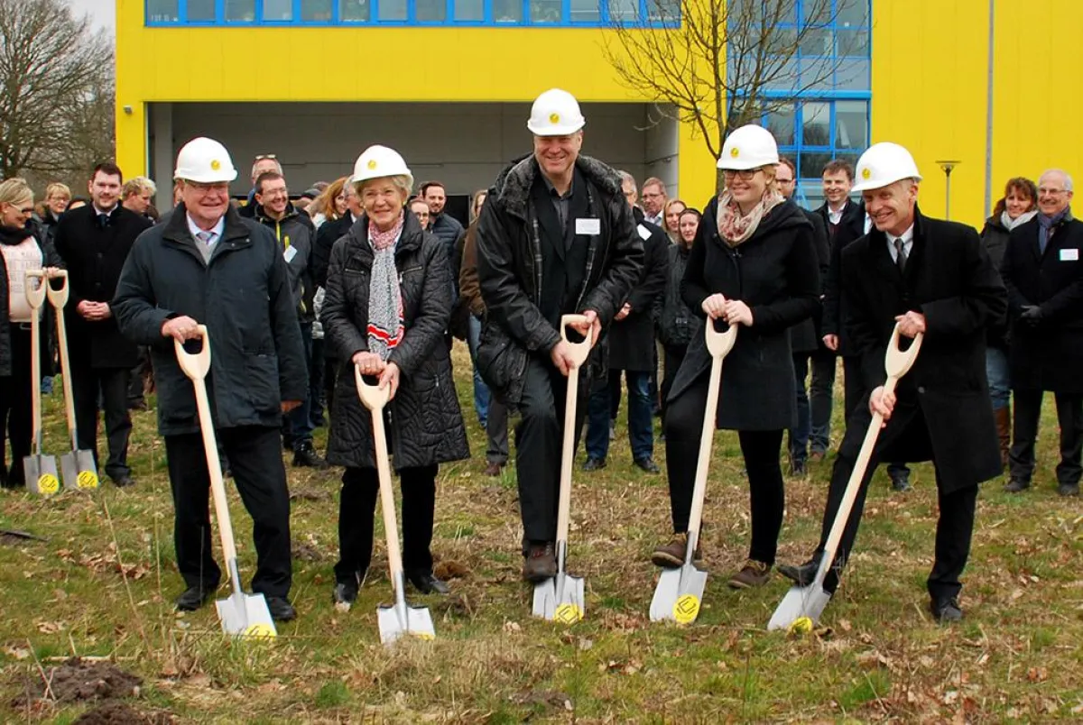 Seniorchef Jens und Ursula Marcus, Bürgermeister Stefan Bauer sowie Julia und Jan Marcus (v.l.n.r.)