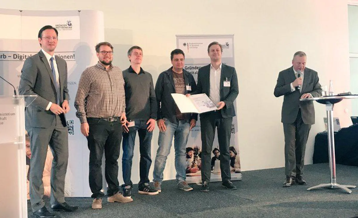 Preisverleihung Gründerpreis Digitale Innovation durch Staatssekretär Dirk Wiese