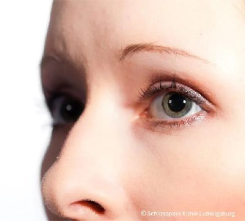 Eine Oberlidstraffung lässt die Augen wieder strahlen / © Schlosspark Klinik Ludwigsburg