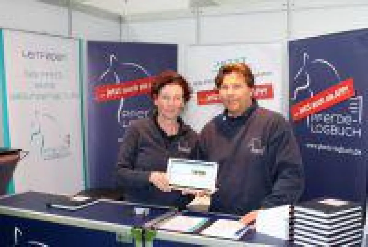 Anja Bohm und Frank Husmann haben auf der Messe Hansepferd erstmals die Pferde-Logbuch-App vorgestellt.