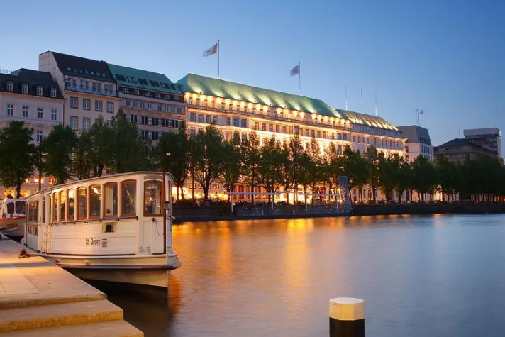 Bild: Fairmont Hotel Vier Jahreszeiten Hamburg und noi! Event & Catering bilden „strategische Partnerschaft“