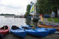 Bild: Wassersport für alle! Hier kann jeder die verschiedensten Wassersportarten ausprobieren