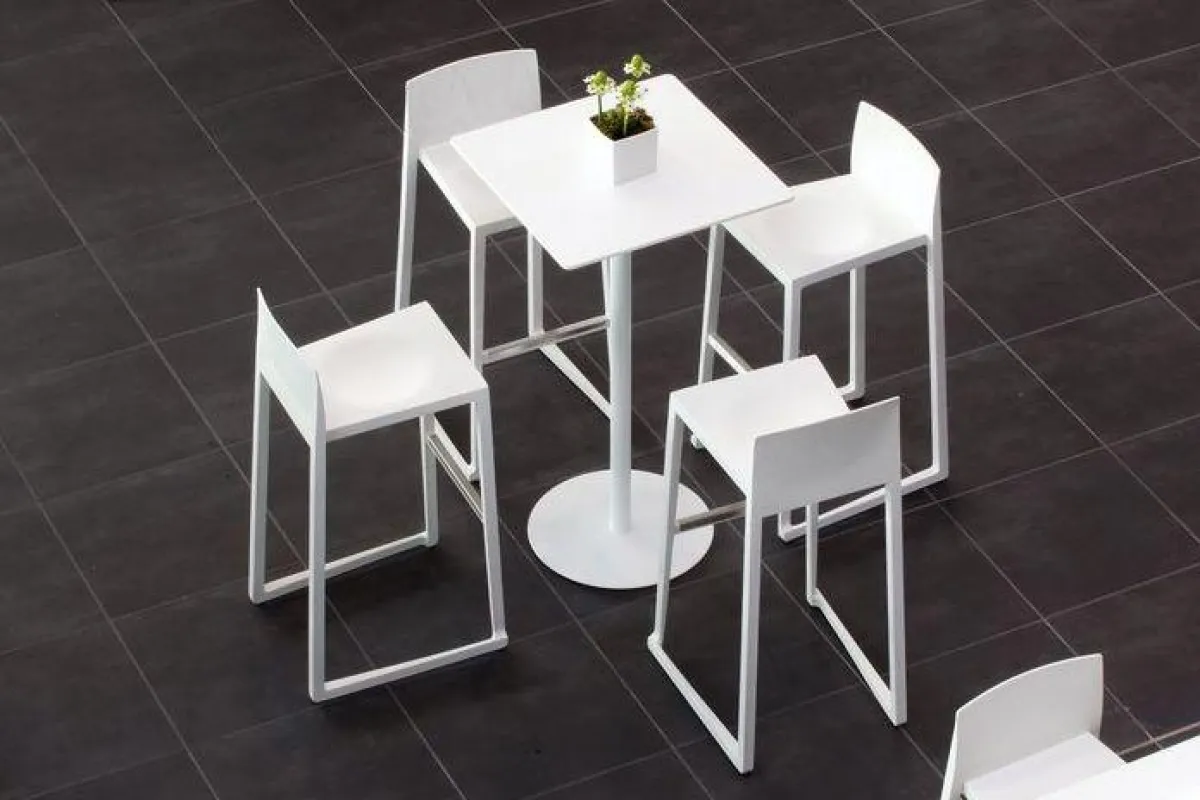 Die geschwungene Linienführung der Rückenlehne sorgt für hohen Sitzkomfort