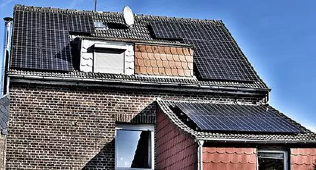 Bild: Infrarotheizungen, Photovoltaik-Anlage und Batteriespeicher: Traum-Trio für kostenlosen Sonnenstrom