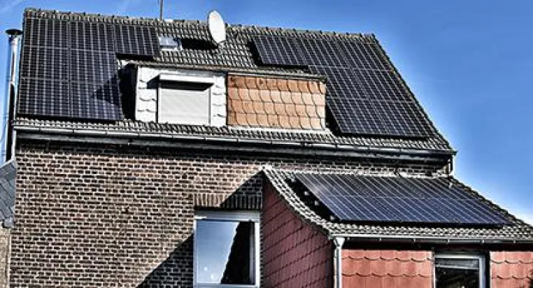 Bild: Infrarotheizungen, Photovoltaik-Anlage und Batteriespeicher: Traum-Trio für kostenlosen Sonnenstrom