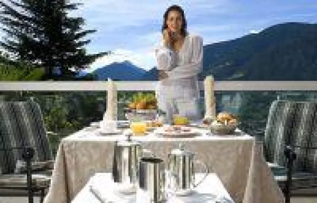 Bild: Hotel Sonnbichl in Dorf Tirol - Saisonbeginn am 17. März 2018