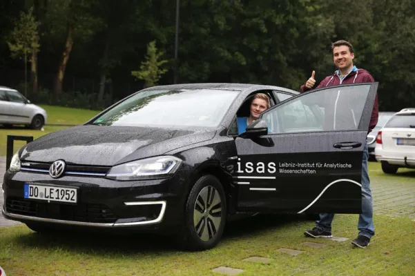 Bild: Das ISAS fährt mit Strom: Neues Elektroauto für die Dortmunder Standorte