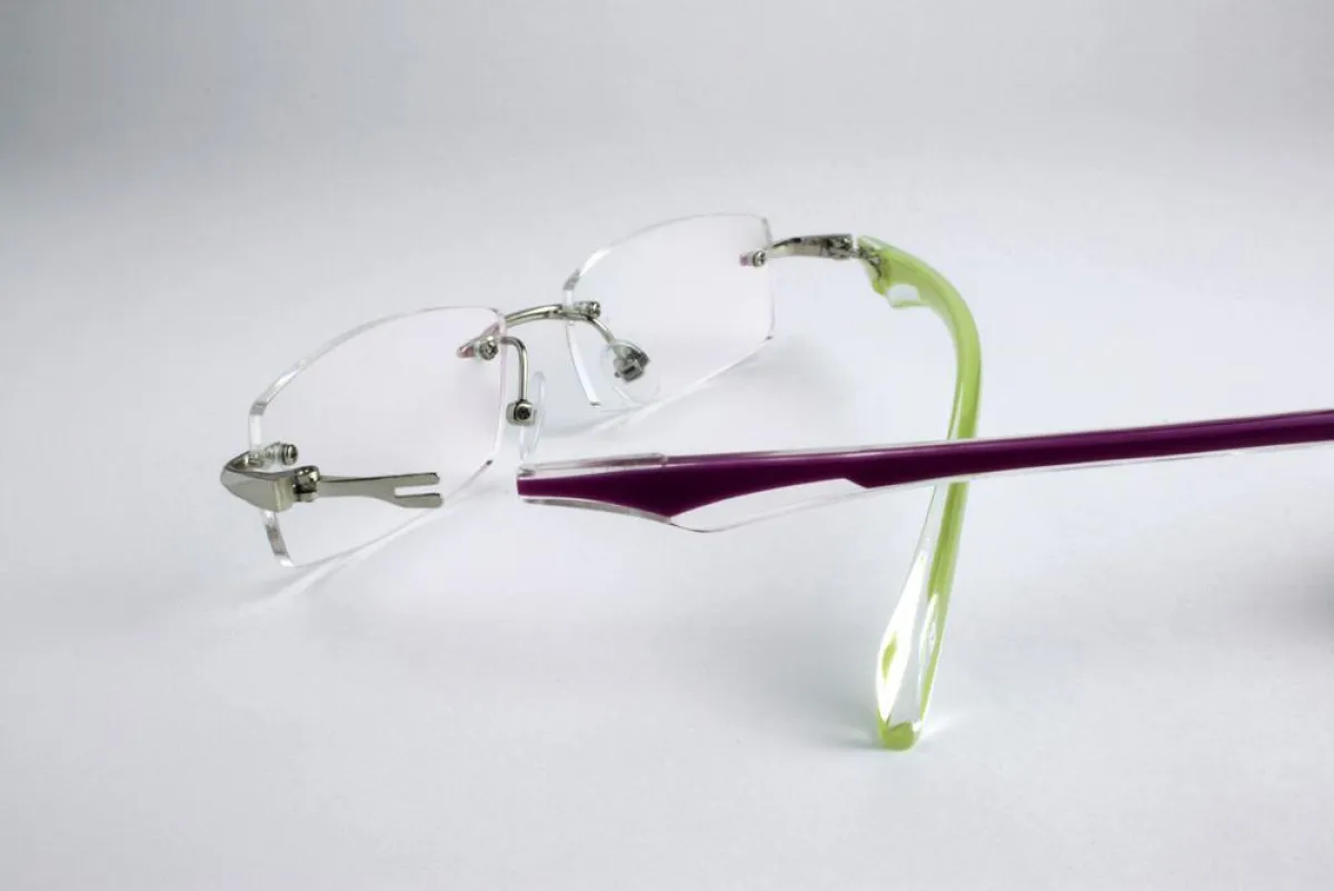 Die neue Marke aus dem Hause X-ramvision: clicfix, die Brille mit den Bügeln zum Wechseln.