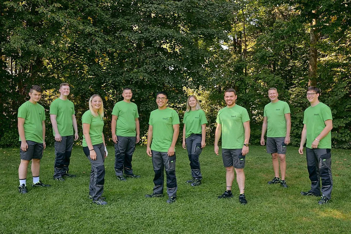 Die sieben neuen Lehrlinge des Dornbirner High-Tech-Unternehmens 1zu1 beim Kennenlerntag.