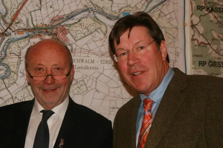 „Wichtiger Schritt für die mittelhessische Infrastruktur“ Regionalmanagement zur Planfeststellung der A 49 Bild: „Wichtiger Schritt für die mittelhessische Infrastruktur“ Regionalmanagement zur Planfeststellung der A 49