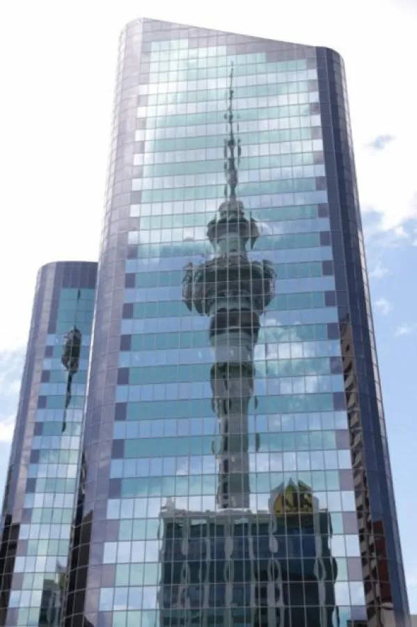 Auckland Skytower und Hochhaus