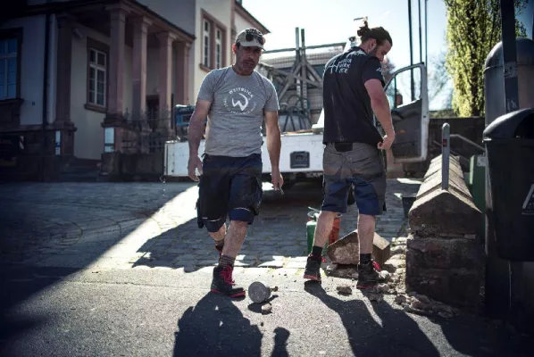 BEREITS JETZT FÜR DEN SOMMER GERÜSTET: MIT BERMUDAS VON WEITBLICK Bild: BEREITS JETZT FÜR DEN SOMMER GERÜSTET: MIT BERMUDAS VON WEITBLICK