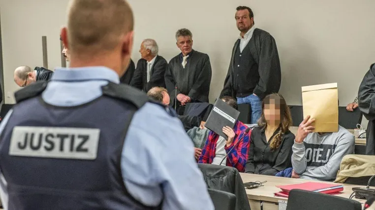 Bild: Dürfen Dolmetscher und Übersetzer vor Gericht interpretieren?